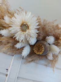 Im Boho Stil gehalten ist diese Flower Crown mit viel Pampasgras gebunden